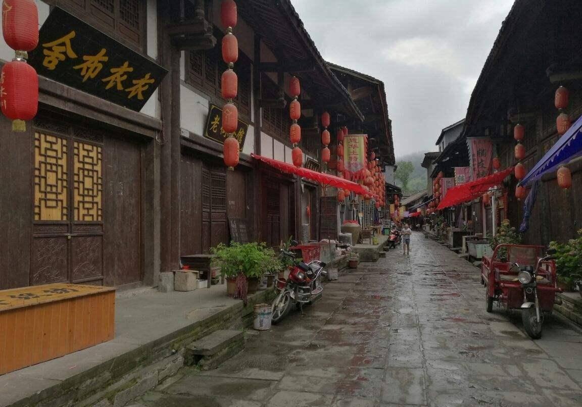 一边拉粑粑，可以一边吃东西吗？